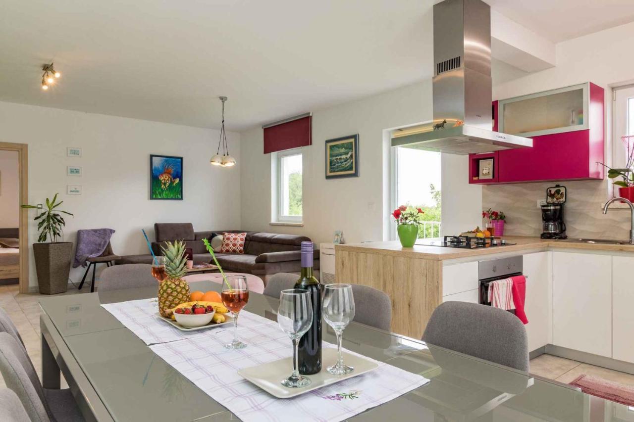 Holiday Home In Tinjan - Istrien 44359 Eksteriør billede